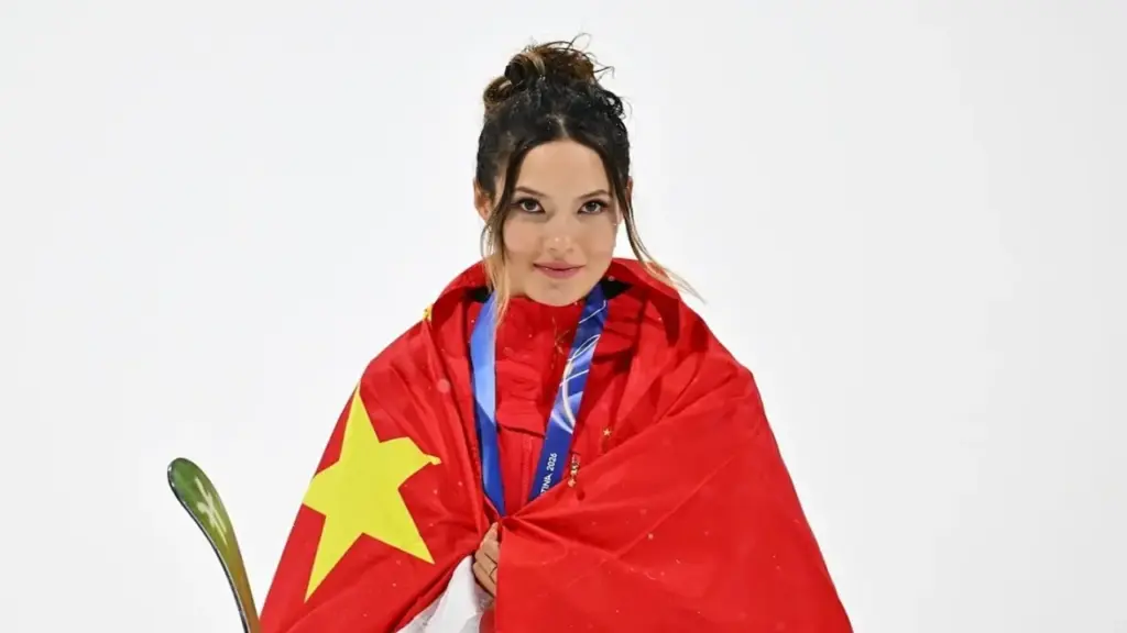 Eileen Gu: 'Nhiều người không hiểu tại sao tôi chọn Trung Quốc thay vì Mỹ'